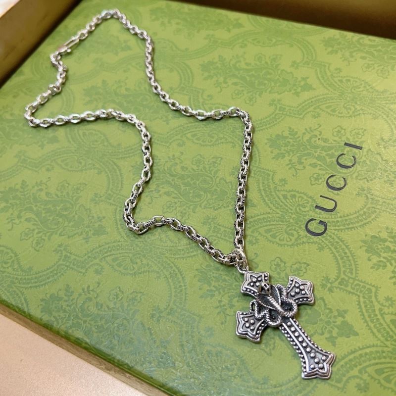 G*u*i necklaces